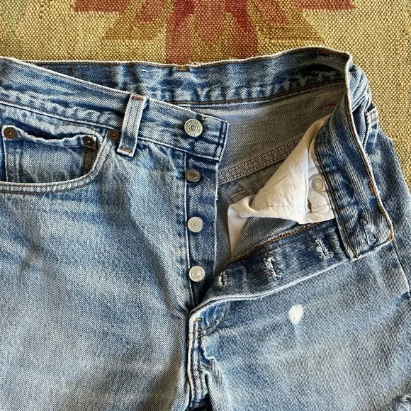Vintage 90s 501 cutoff Levi’s shorts - Picture 2 of 4